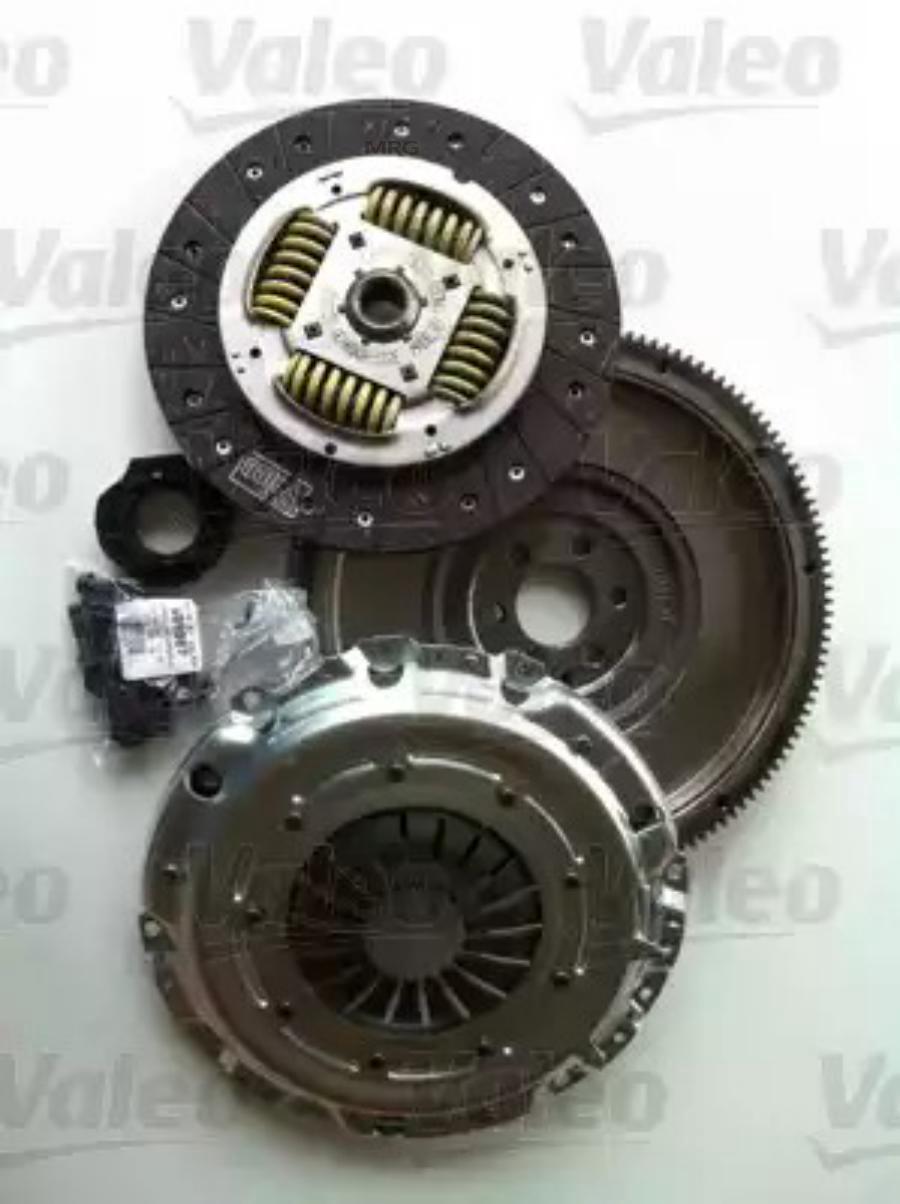 835035 VALEO Комплект сцепления с одномассовым маховиком AUDI A3 03-, SEAT:  ALTEA, LEON II 05-, SKODA OCTAVIA II 04-, VW: Golf V 03-, Passat 05-,  Touran 03- – купить с удобной доставкой на MRG в Москве